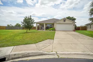 409 S Hunting Lodge Ln, Bastrop, TX 78602 - Photo 6
