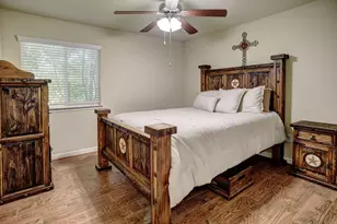 409 S Hunting Lodge Ln, Bastrop, TX 78602 - Photo 18