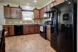 409 S Hunting Lodge Ln, Bastrop, TX 78602 - Photo 12