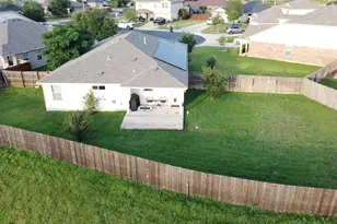 409 S Hunting Lodge Ln, Bastrop, TX 78602 - Photo 6