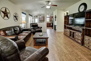 409 S Hunting Lodge Ln, Bastrop, TX 78602 - Photo 8