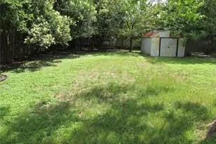 1213 S Meadows Dr, Austin, TX 78758 - Photo 14