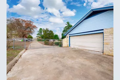 137 Blanket Flower Dr, Bastrop, TX 78602 - Photo 34