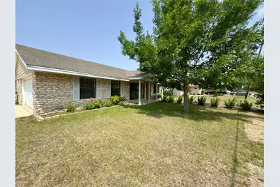821 S Guadalupe Street, Lockhart, TX 78644 - Photo 4