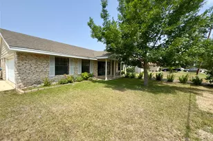 821 S Guadalupe St, Lockhart, TX 78644 - Photo 4