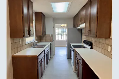 821 S Guadalupe Street, Lockhart, TX 78644 - Photo 8