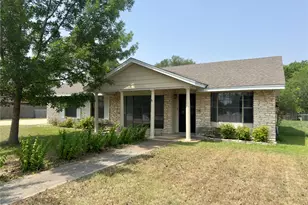 821 S Guadalupe St, Lockhart, TX 78644 - Photo 2