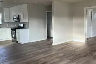 1100 Wallace St, Taylor, TX 76574 - Photo 4