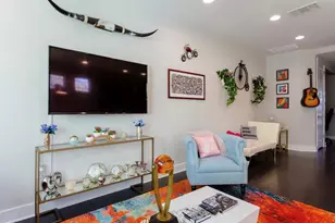 807 E 16th St, Austin, TX 78702 - Photo 6