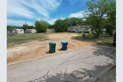 422 S Avenue C #A, Elgin, TX 78621 - Photo 2