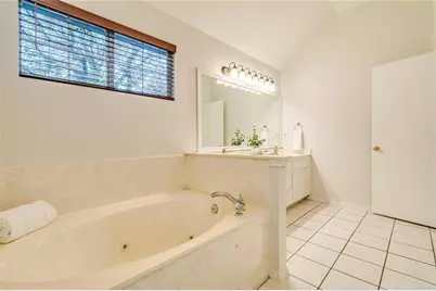 7800 Lonesome Dove Cove, Austin, TX 78729 - Photo 16