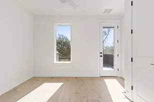 1402 Summit St, Austin, TX 78741 - Photo 22