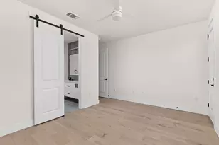 1402 Summit St, Austin, TX 78741 - Photo 16