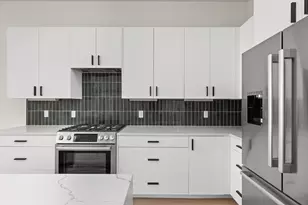 1402 Summit St, Austin, TX 78741 - Photo 8