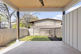 1402 Summit St, Austin, TX 78741 - Photo 32