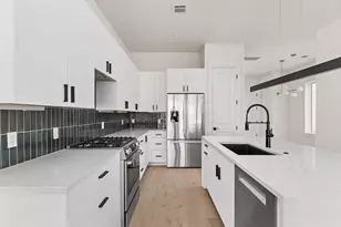 1402 Summit St, Austin, TX 78741 - Photo 10