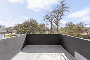 1402 Summit St, Austin, TX 78741 - Photo 22