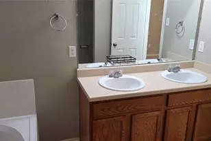 204 Quail Hollow Dr, Hutto, TX 78634 - Photo 8