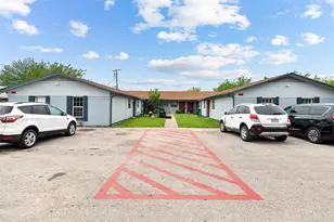 1611 Jones St, Taylor, TX 76574 - Photo 4
