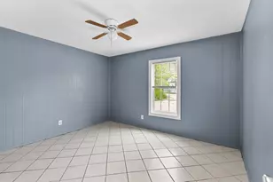 1611 Jones St, Taylor, TX 76574 - Photo 2