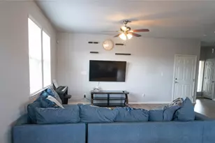 160 Shearwater Ln, Leander, TX 78641 - Photo 4