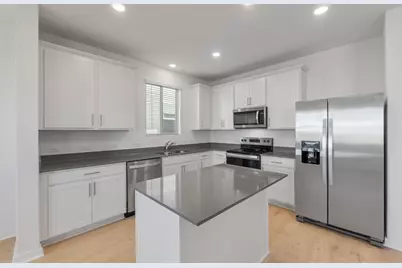 140 Green Berets Bend, Jarrell, TX 76537 - Photo 8