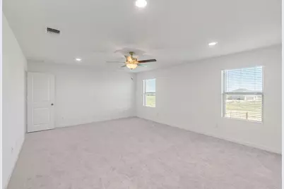 140 Green Berets Bend, Jarrell, TX 76537 - Photo 12