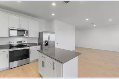 140 Green Berets Bend, Jarrell, TX 76537 - Photo 6