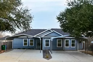 810 E Baxter Street E, Seguin, TX 78155 - Photo 2