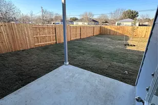 810 E Baxter Street E, Seguin, TX 78155 - Photo 10