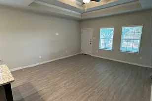 810 E Baxter Street E, Seguin, TX 78155 - Photo 12