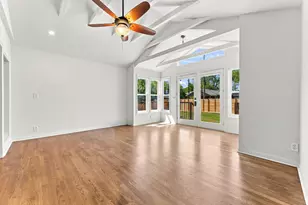 811 E 45th St, Austin, TX 78751 - Photo 8