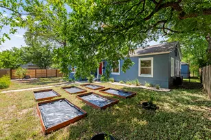 811 E 45th St, Austin, TX 78751 - Photo 22
