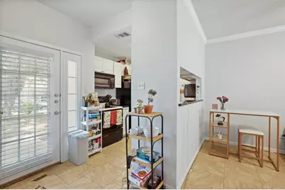 715 W 22 1/2 Street #101, Austin, TX 78705 - Photo 2