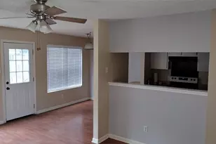 10001 Parliament House Rd, Austin, TX 78729 - Photo 4