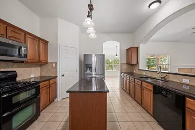 882 Shadow Creek Boulevard, Buda, TX 78610 - Photo 10