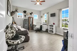 617 W Sheldon Ave, Thrall, TX 76578 - Photo 14