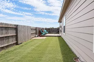 617 W Sheldon Ave, Thrall, TX 76578 - Photo 26