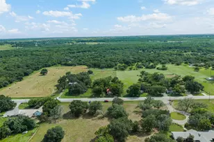 2005 W Grand Ave, Yoakum, TX 77995 - Photo 24