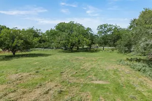 2005 W Grand Ave, Yoakum, TX 77995 - Photo 20
