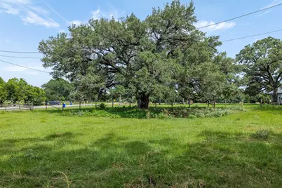 2005 W Grand Avenue, Yoakum, TX 77995 - Photo 6