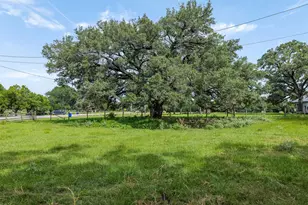 2005 W Grand Ave, Yoakum, TX 77995 - Photo 6