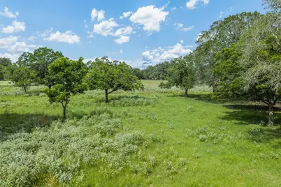 2005 W Grand Avenue, Yoakum, TX 77995 - Photo 14