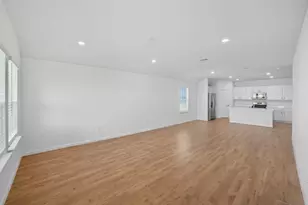 445 Mustang Lk Cir, Buda, TX 78610 - Photo 8