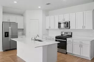 445 Mustang Lk Cir, Buda, TX 78610 - Photo 14