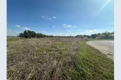 320 & 330 E Tomlinson Street, Florence, TX 76527 - Photo 4