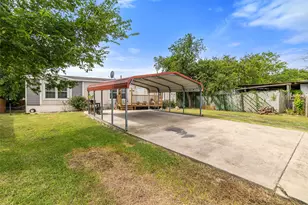 418 Lenora Dr, Taylor, TX 76574 - Photo 2