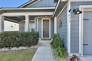 613 Goldenwave Wy, Liberty Hill, TX 78642 - Photo 2