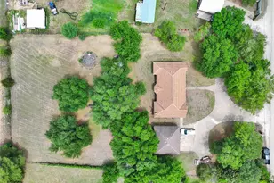 725 Green Valley Dr NE, Bastrop, TX 78602 - Photo 32