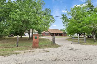 725 Green Valley Dr NE, Bastrop, TX 78602 - Photo 28